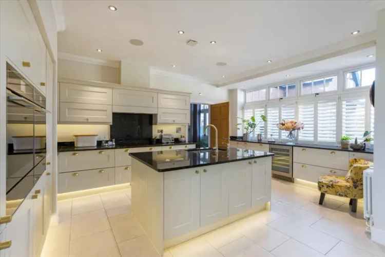 4 Bedroom Link Detached House for Sale
