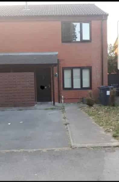 House near St Andrews Shopping Centre with Great Transport Links