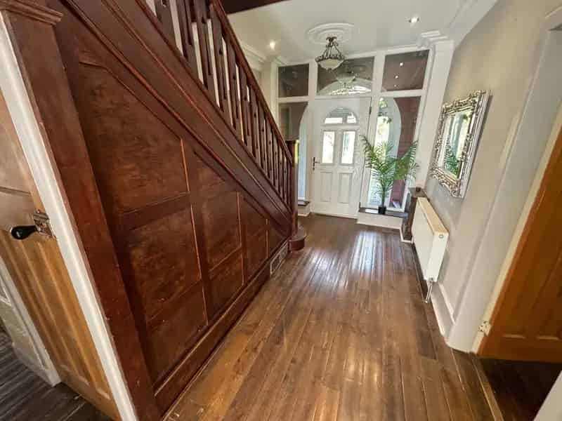 Detached Home Four Double Bedrooms Modern Kitchen Stunning Plot
