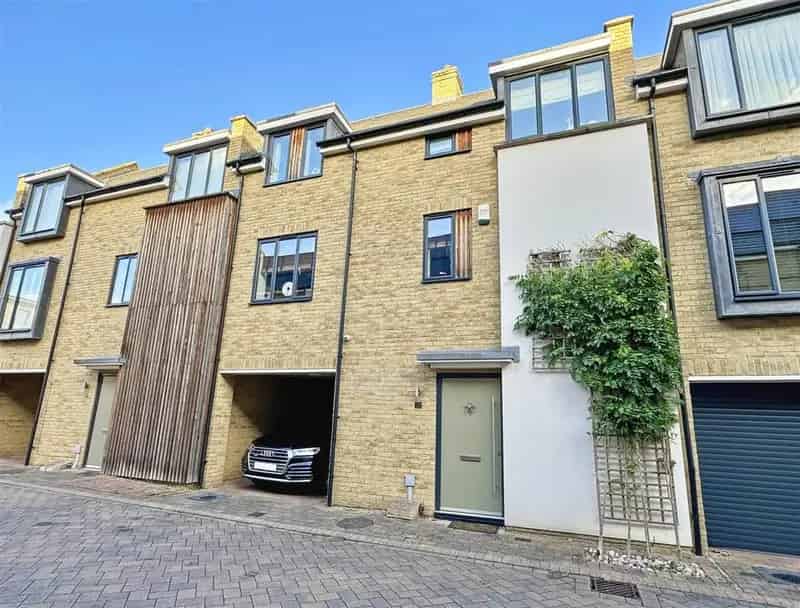 3 Bedroom Townhouse for Sale Chelmsford
