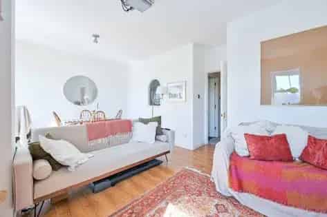 1 Bedroom Flat 68m² London