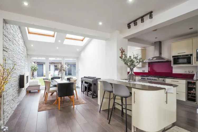 House For Sale in Wollaton Road, Nottingham, England