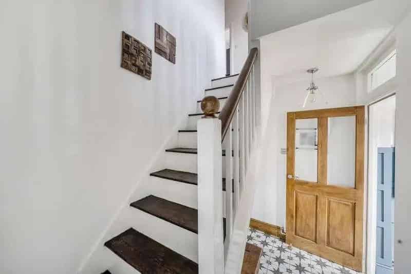 3 Bed House for Sale in Mytchett Village