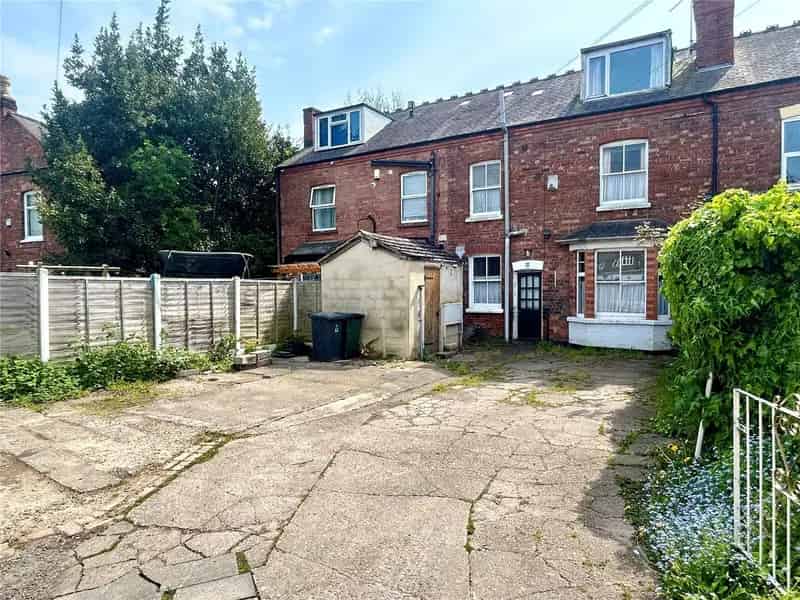 Five Bedroom Mid Terrace House - Huge Potential