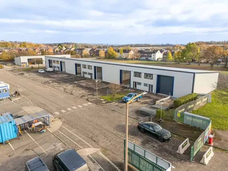 Secure Industrial Units with High Eaves and Ample Parking