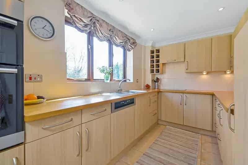 6 Bedroom Detached House with Woodland Views