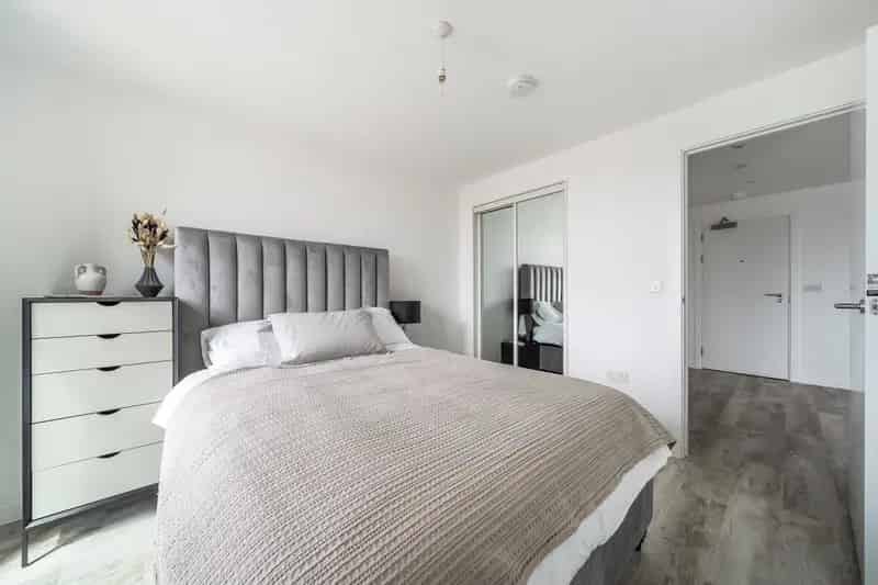 Luxury 2-Bed City Centre Apartment with Gym and Social Spaces