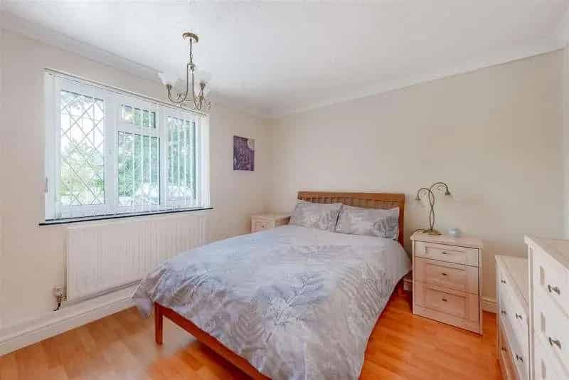 2 Bed House for Sale - Bungalow with Garage and Garden