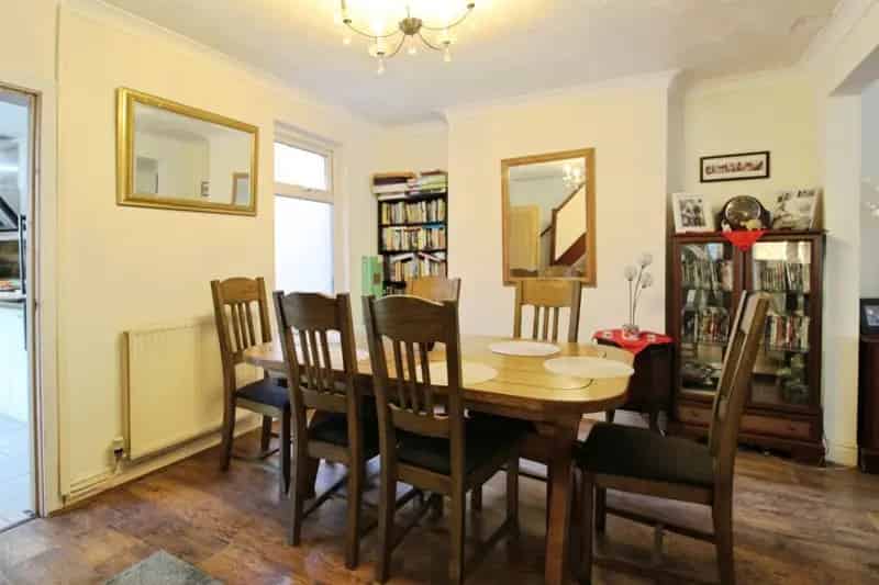 Spacious 1900s Cottage Near Culverhouse Cross