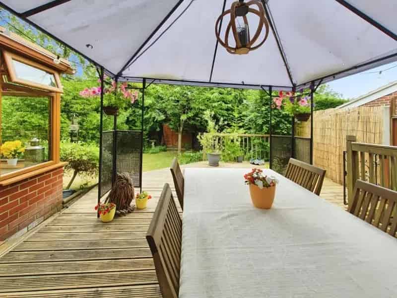 4 bed house for sale