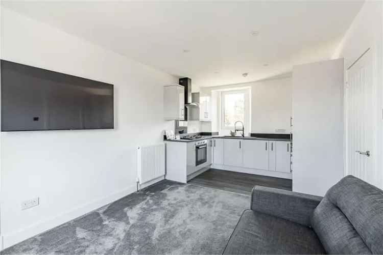 2 Bed Flat Bonnyrigg - Newly Renovated Main Door Upper Villa