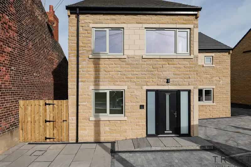4 Bedroom Detached House to Rent Drighlington