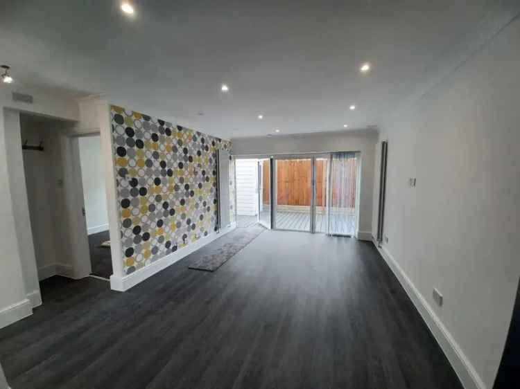 2 Bedroom Detached Bungalow House to Rent in Herne Hill
