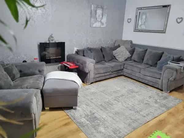 3 Bed Semi Detached House Near Schools and Amenities