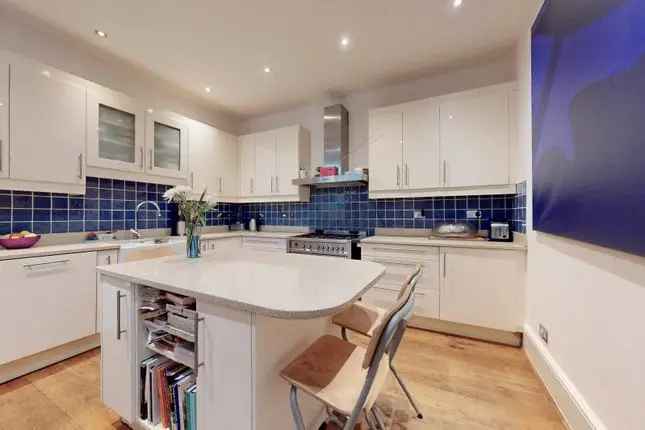 Flat for sale in Vale Court, Maida Vale, London W9