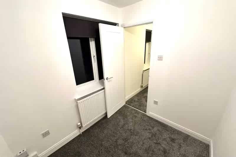 Family Home Detached Garage Refurbished Modern Kitchen New Bathroom