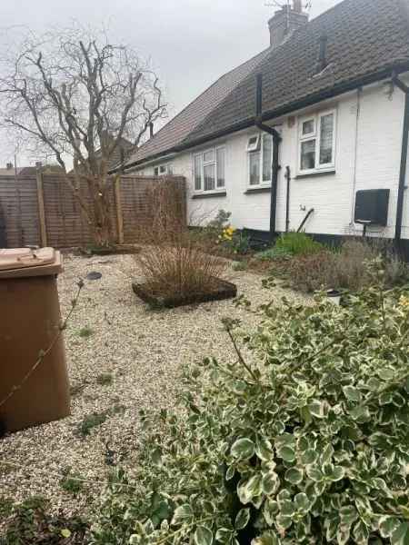 Bungalow For Rent in East Hertfordshire, England