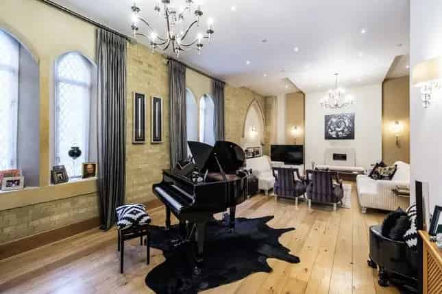 End terrace house for sale in Kirkstall House, London NW7