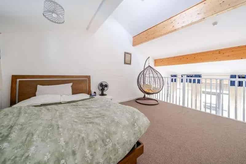 2 bed flat for sale