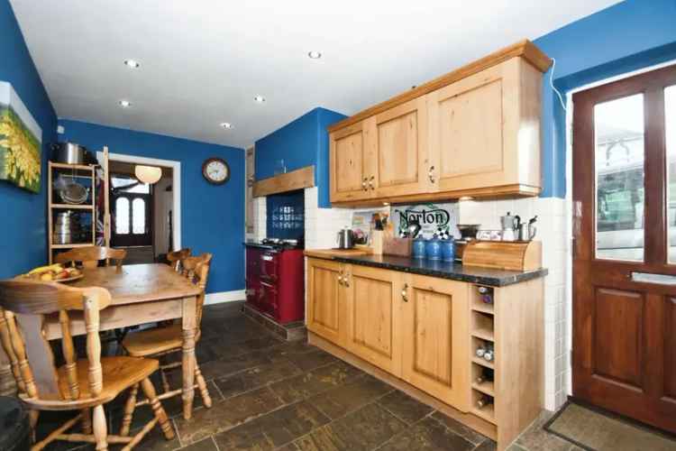 5 Bedroom Semi-Detached House For Sale in Green Moor Sheffield