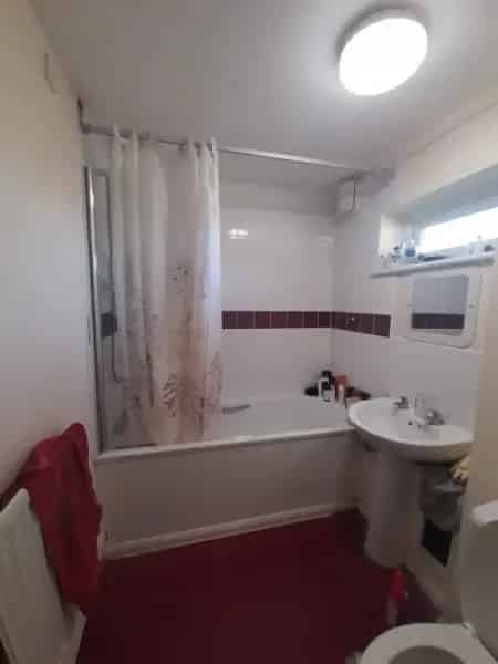 3 Bedroom Terraced House Near Schools and Shops