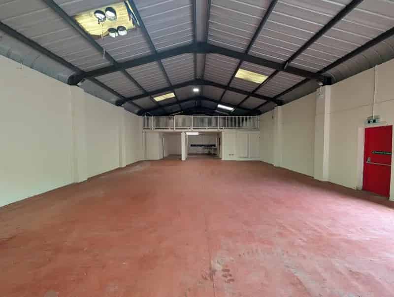 2196 sq ft Workshop Storage Unit Highfield Industrial Estate
