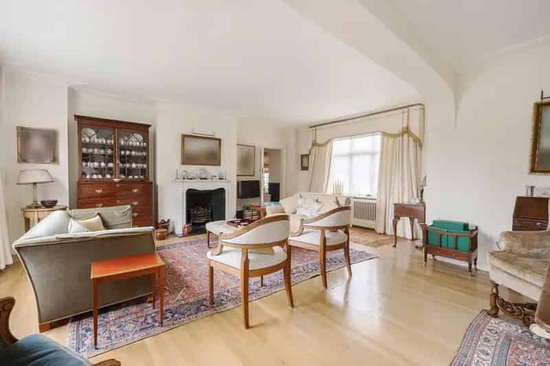 4 Bedroom Detached House for Sale Kingswood