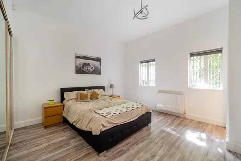 Spacious Clerkenwell Apartment with Courtyard Garden