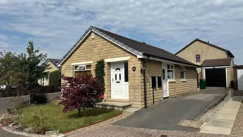 2 Bedroom Detached Bungalow for Sale