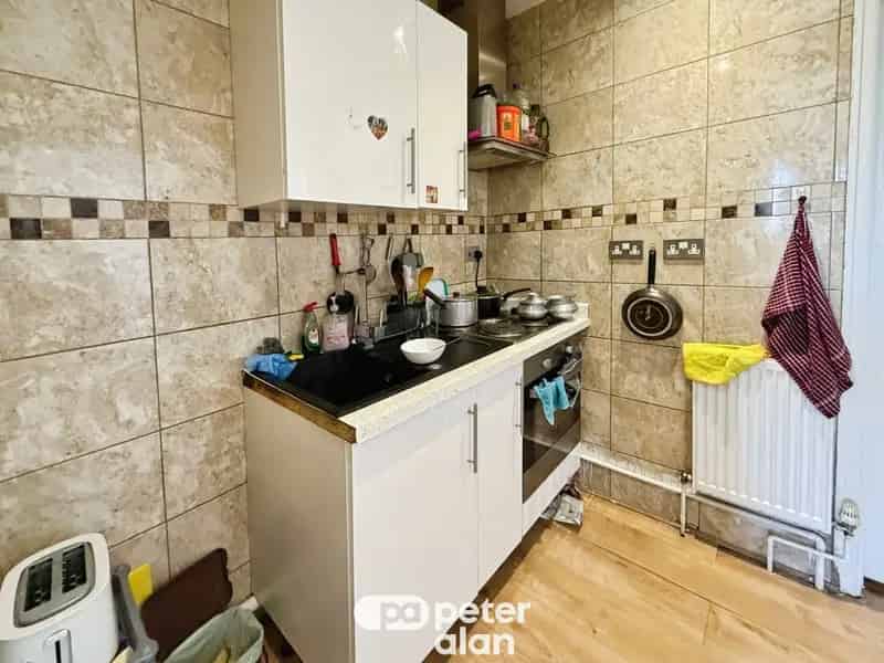 2 Bedroom Flat Near University Hospital