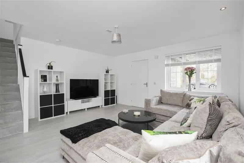 3 Bed House - Detached with 1 Reception Room