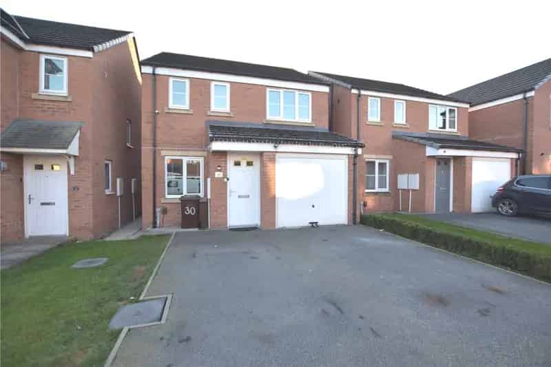 Three Bedroom Detached House With Hot Tub And Garden Room