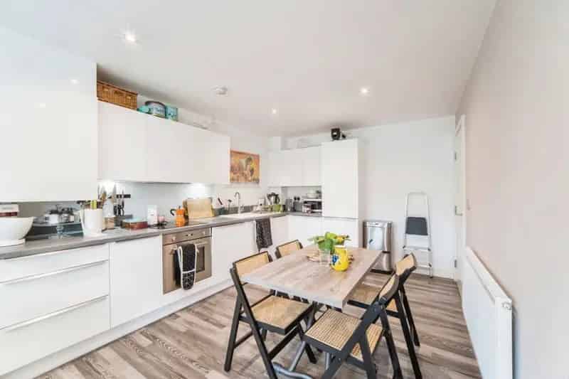 Modern 1-Bedroom Apartment near Watford Junction - Zero Deposit Guarantee