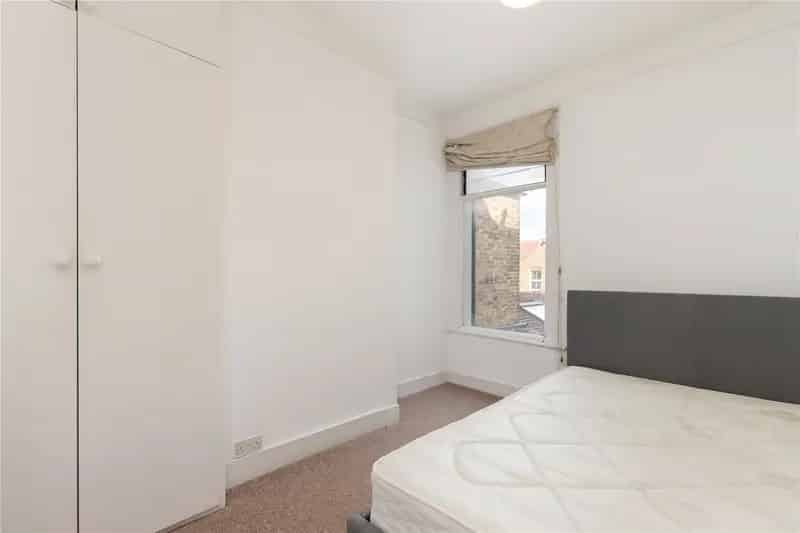 4 bedroom house in London