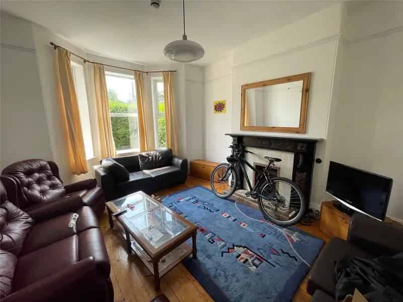 6 bedroom house in Exeter