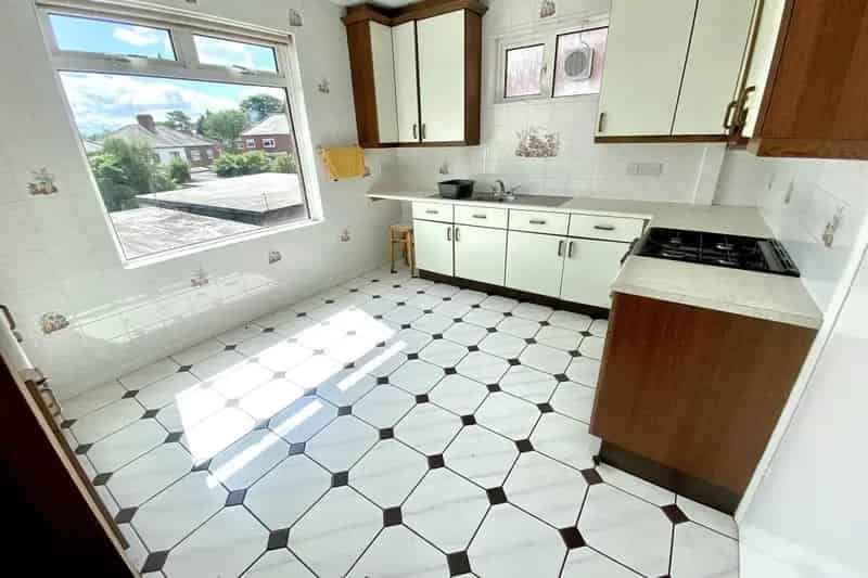Spacious 2-Bed Oakwood Apartment Zero Deposit Available