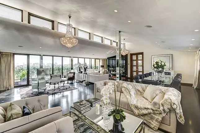 Luxury 3-Bed Penthouse in South Kensington with 360 Views