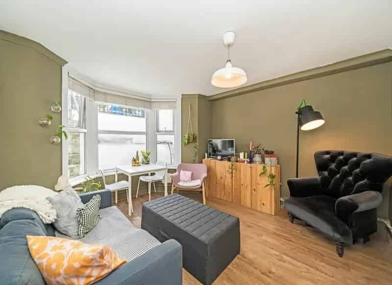 One Bedroom Garden Flat Clapton Near Overground Station