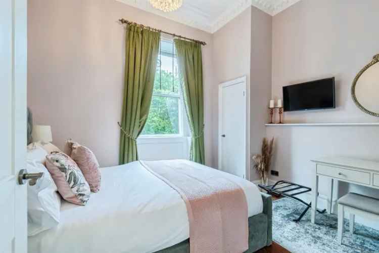 Charming 1-Bedroom Apartment in Historic Bath City Center