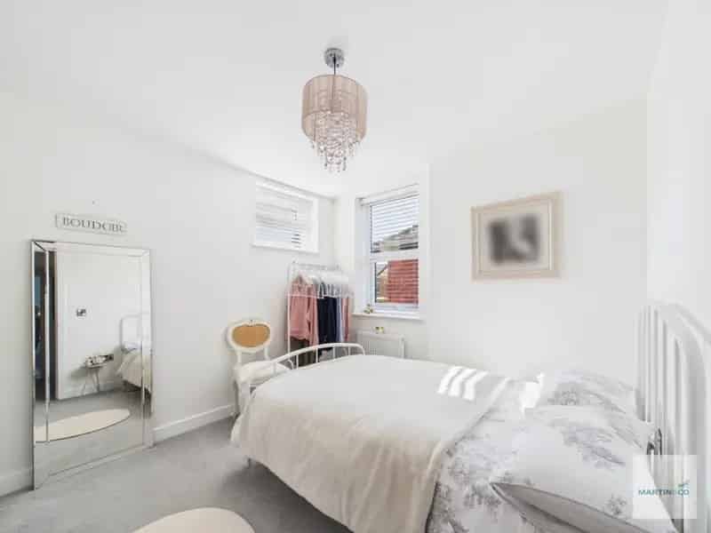 1 Bedroom Flat For Sale - Modern Apartment with Allocated Parking