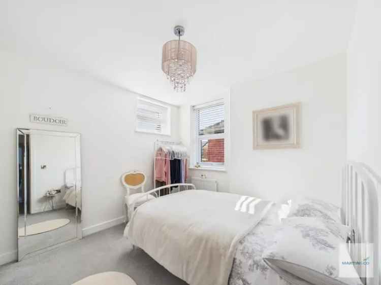 1 Bedroom Flat For Sale - Modern Apartment with Allocated Parking