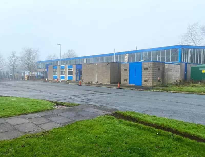 Warehouse To Let - Production Facility with Crane