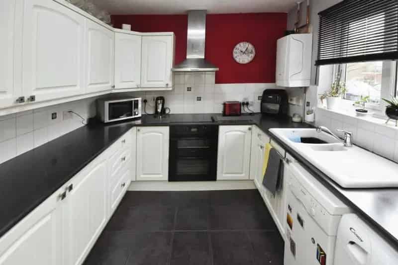 Three Bedroom House Near Amenities