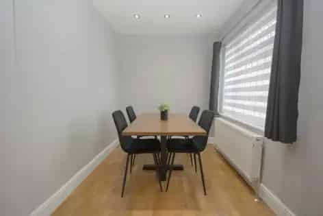 1 Bedroom Flat 69m² London Ground Floor Apartment