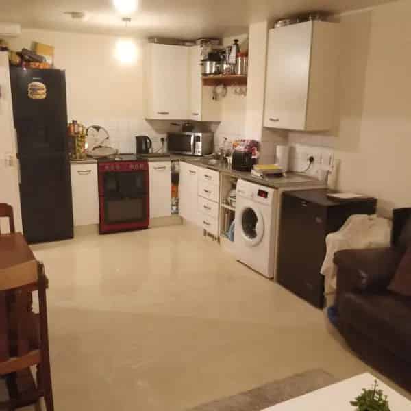 Flat For Rent , Mole Valley, England