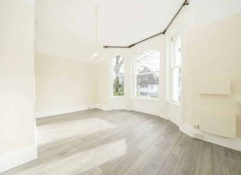 2-Bedroom Refurbished Apartment - Spacious Reception & Separate Kitchen