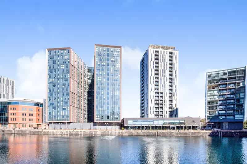 Salford Quays Studio Apartment with Parking and Balcony