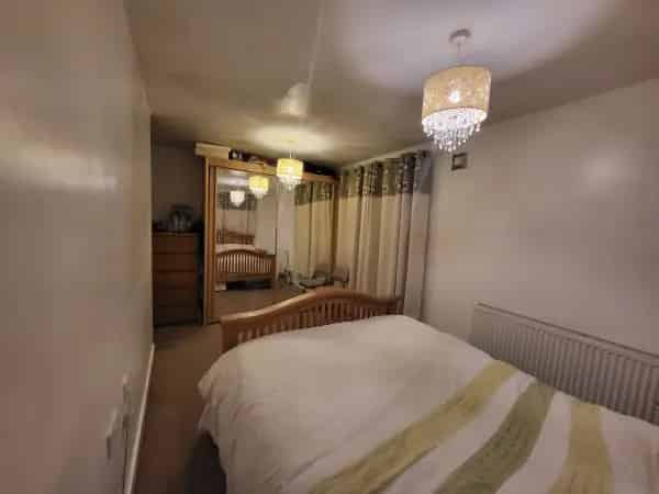 3 Double Bedroom Flat Near Peckham and New Cross Gate Stations