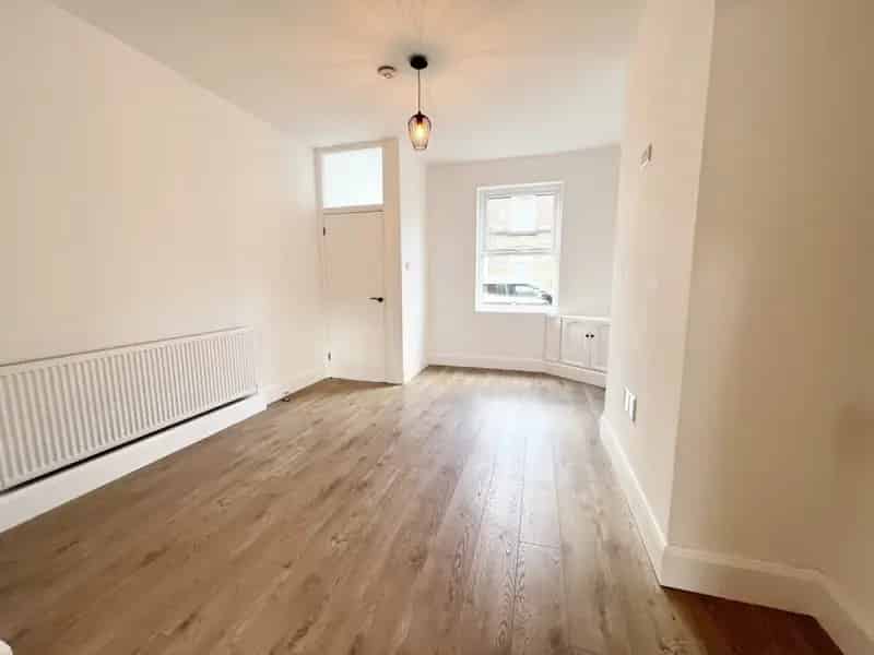 2 Bedroom House To Rent Available 05 05 2025
