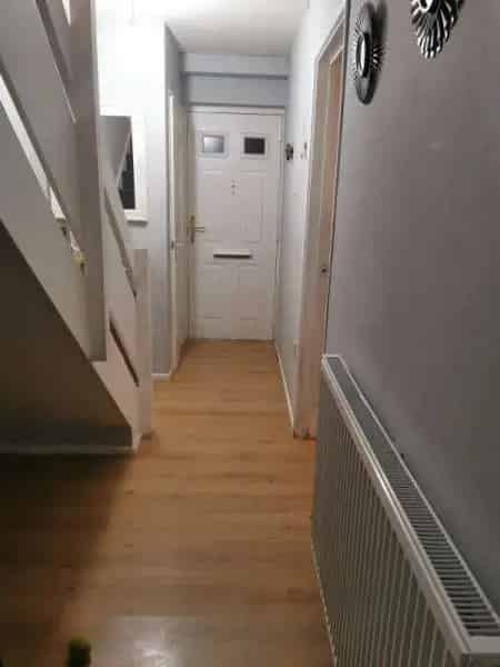2 Large Bedroom House Near Shops and Schools